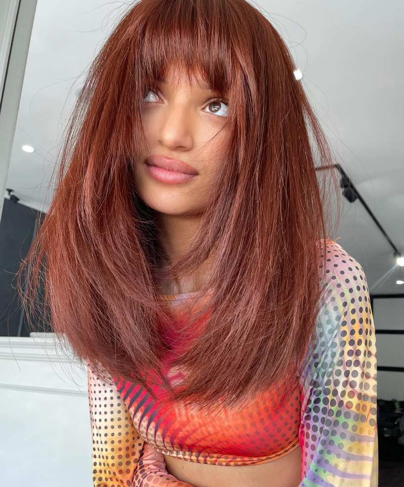 SETZE DIE HAARFARBE DES JAHRES 2022 IN SZENE