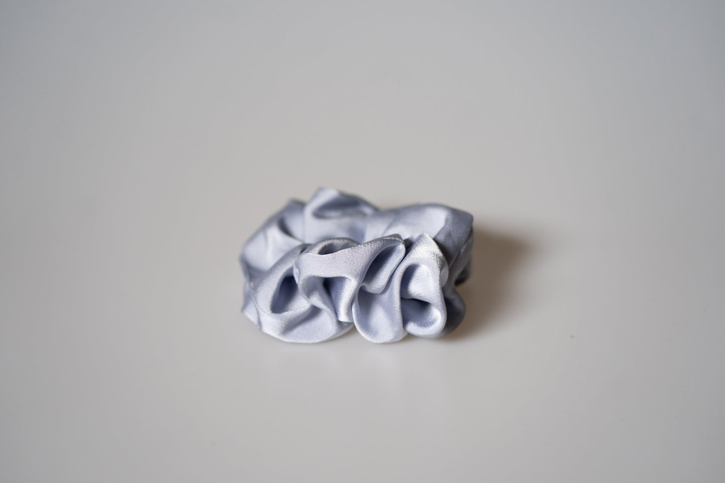 Big Scrunchie - Haargummi aus Seide "Soft Blue"