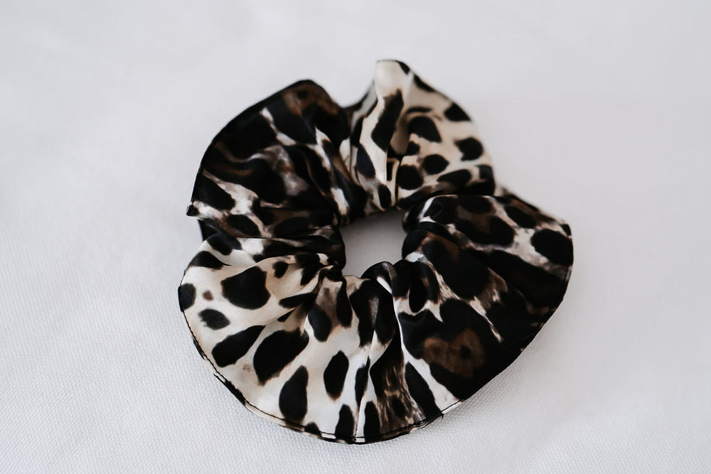 Big Scrunchie - Haargummi aus Seide Leopard